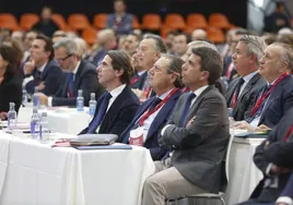 José María Aznar, junto a Vicente Boluda y Carlos Mazón, en la asamblea de AVE.