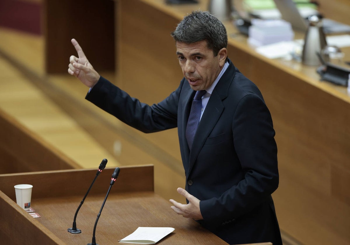 Carlos Mazón, durante su intervención en Les Corts.