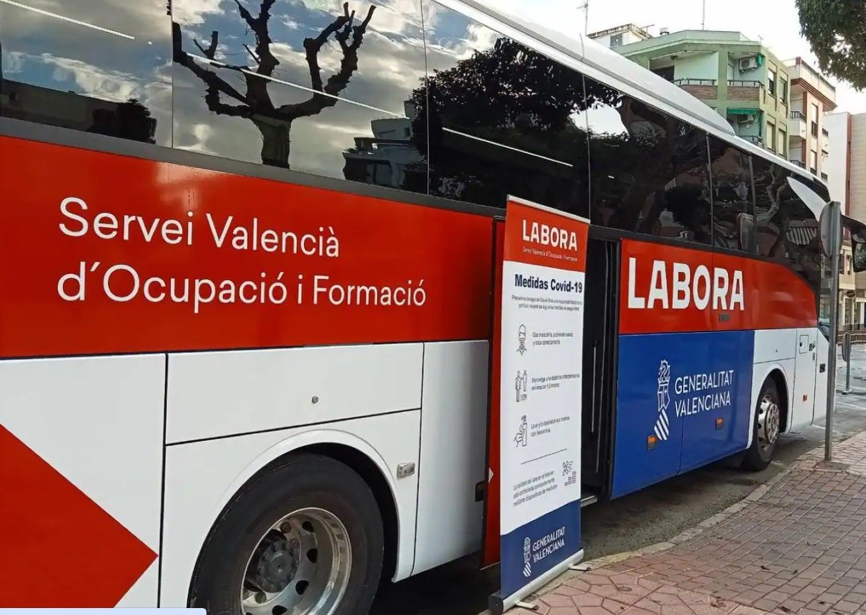 Labora en ruta hace parada en Xàtiva en su segundo foro de empleo