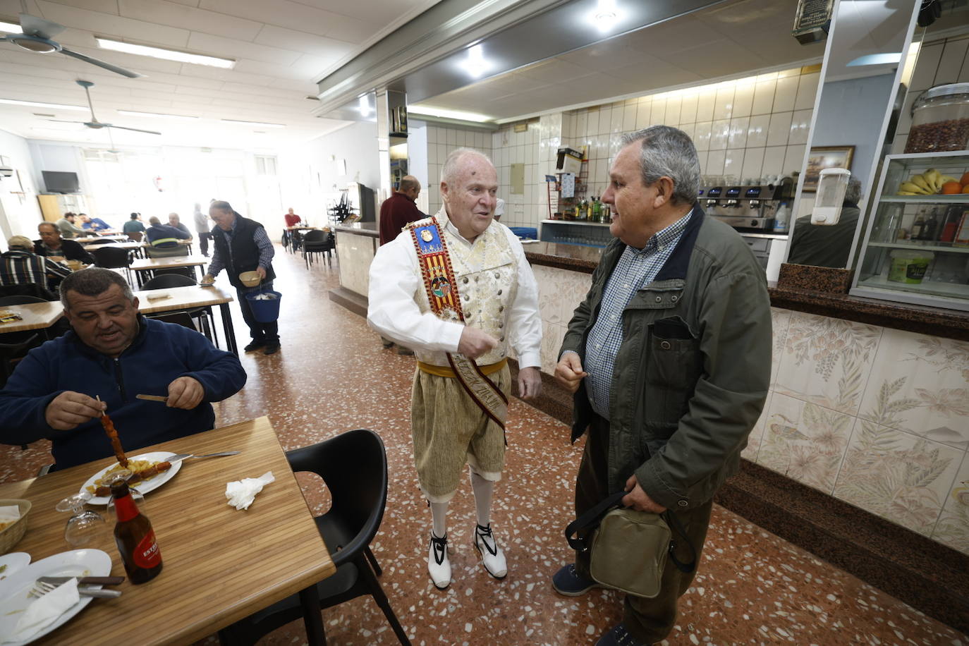 Fotos de Teodoro Montolio, fallero mayor de la falla La Punta