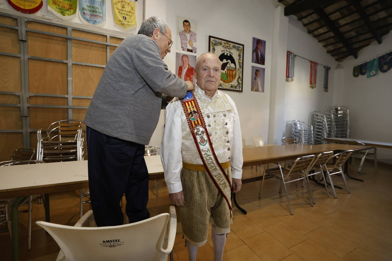 Fotos de Teodoro Montolio, fallero mayor de la falla La Punta