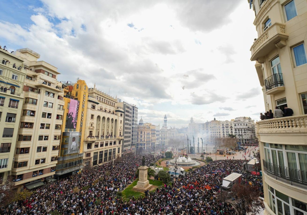 La plaza del Ayuntamiento será el epicentro del primer gran domingo de las Fallas 2024.