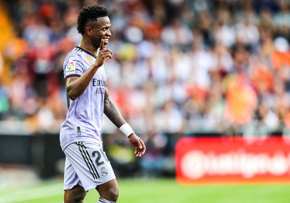 Vinícius, durante el partido de la temporada 22-23 en Mestalla.