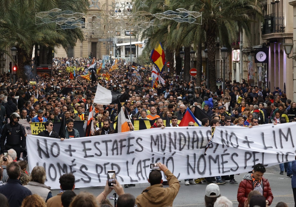 Manifestación contra Lim.