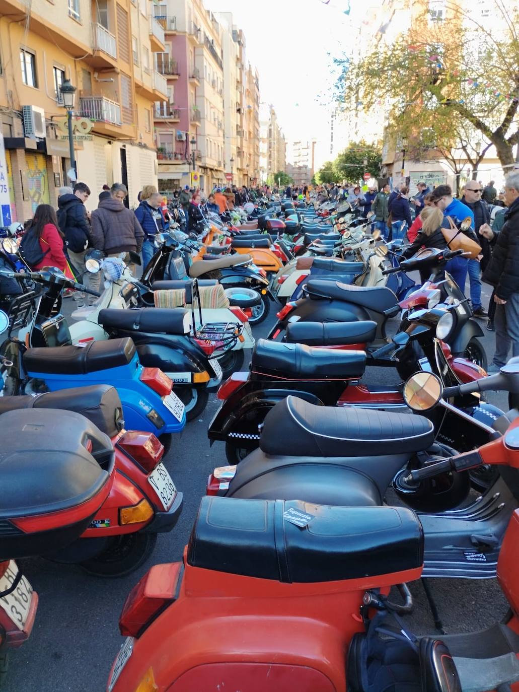 Concentración de Vespas y Lambrettas Vespalafalla 2024