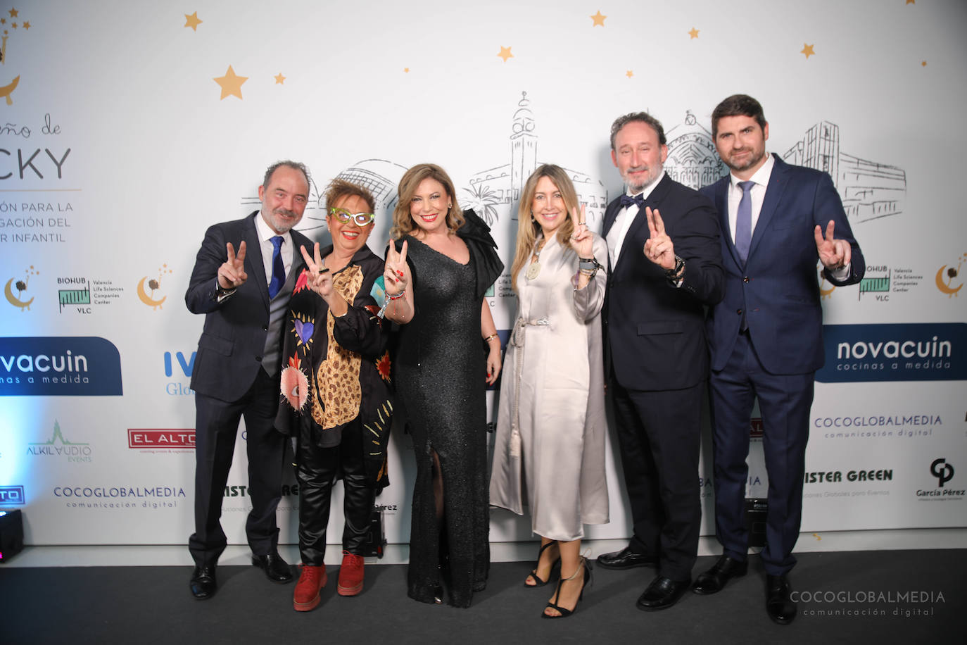 Las personalidades que asisten a la gala benéfica del Sueño de Vicky en Valencia