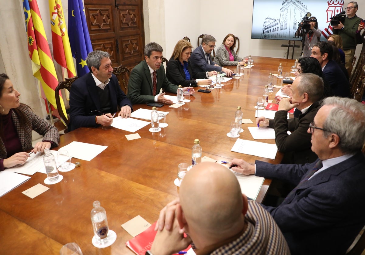 Mazón preside la Mesa de Diálogo Social, este lunes.