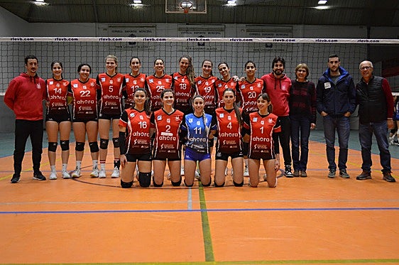 El equipo femenino del Xàtiva Voleibol en la liga de plata.