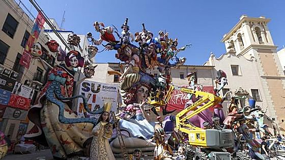 Programa de Fallas de hoy sábado 16 de marzo en Valencia: la hora de los premios, la plantà y el castillo de fuegos artificiales