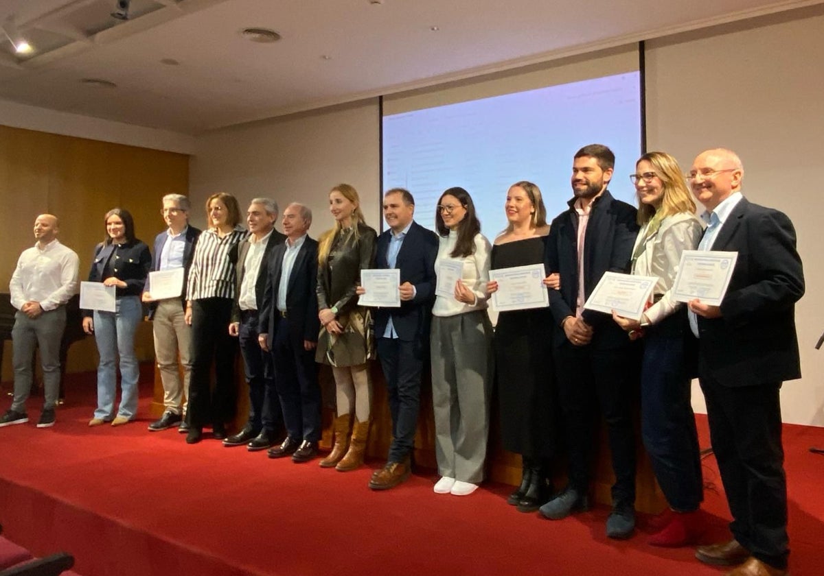 Participantes y premiados en la jornada.