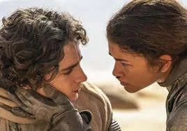Imagen de la película 'Dune' con Zendaya y Timothée Chalamet.