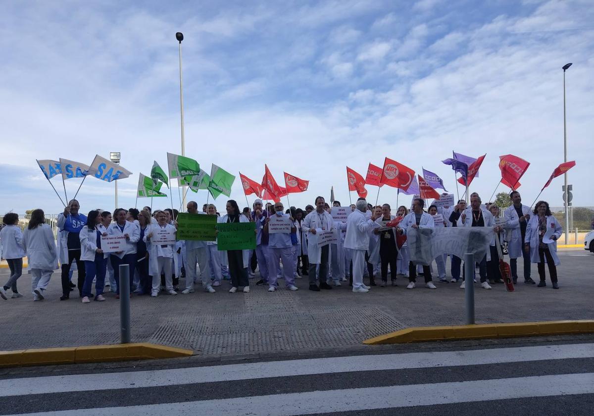 Protesta en el hospital de la Ribera.