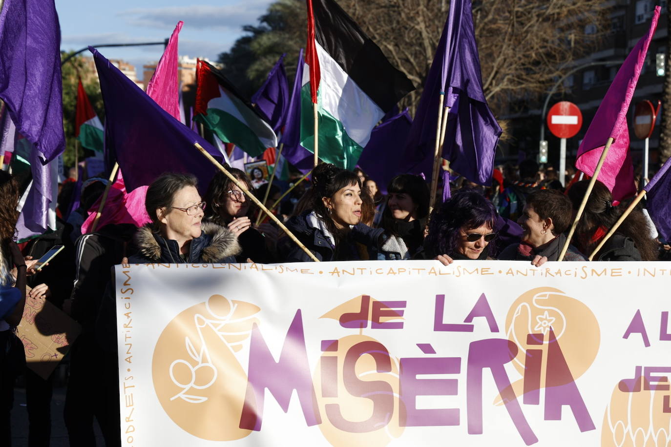 Valencia sale a la calle por el 8M: el Día de la Mujer, en imágenes