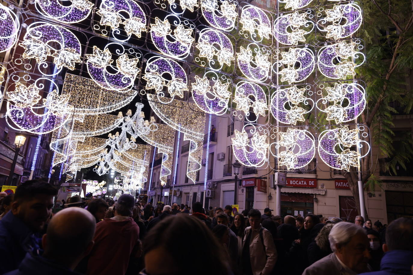 Encendido de luces en la Falla Cuba Literato Azorín