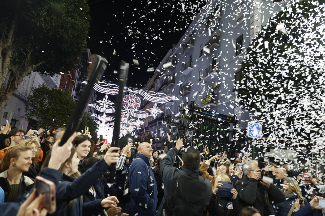 Encendido de luces en la Falla Sueca Literato Azorín