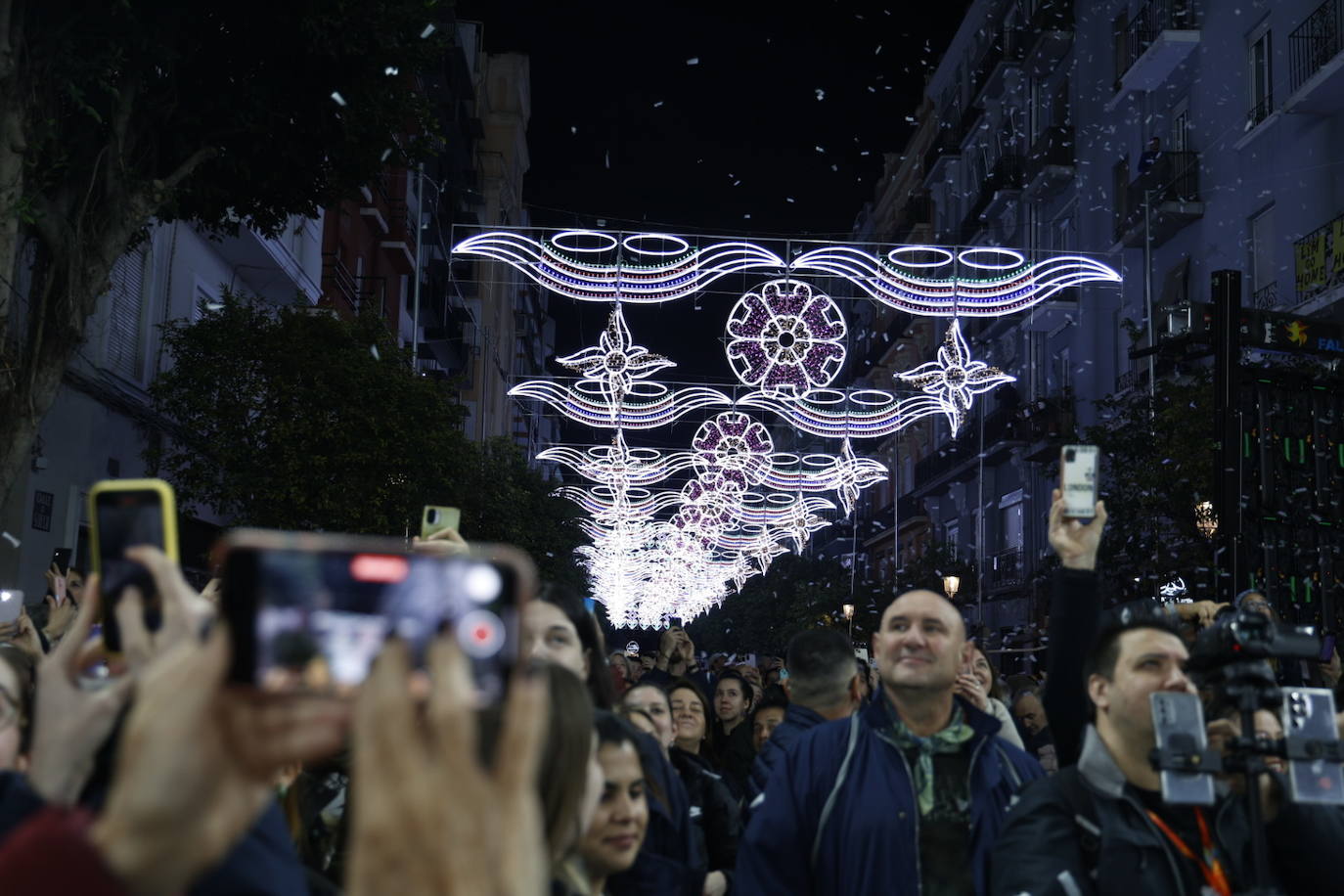 Encendido de luces en la Falla Sueca Literato Azorín