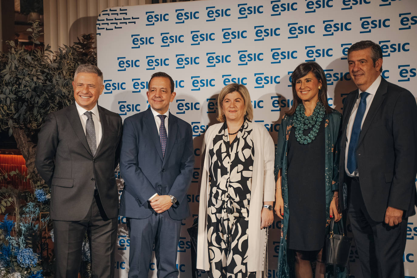 José María García y Felipe Llano, de ESIC; Consuelo Vaquer y Maite Gomis, de Nirvel Cosmetics; y Agustín Carrilero, de ESIC.