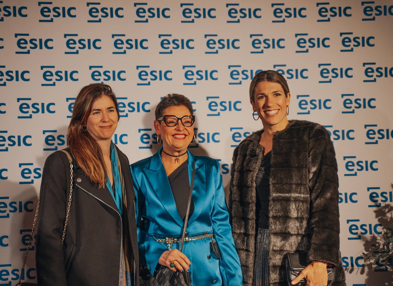 Amanda Simón, de CMM; Esther Castellanos, de Dircom; y Eva Prieto, de CMM.