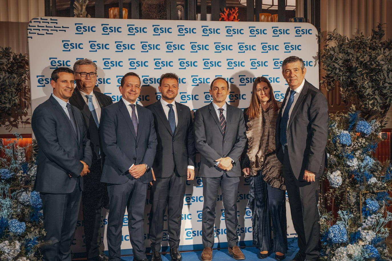 Javier Torres e Ignacio López, de Divina Seguros; Felipe Llano; Eduardo Gómez Martín; Armando Nieto y Natividad García, de Divina Seguros; y Agustín Carrilero.