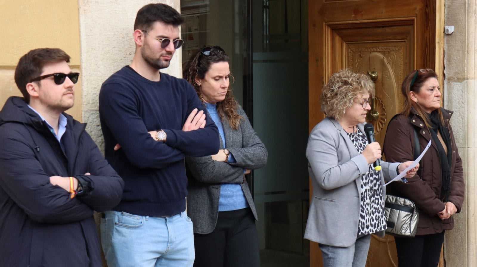 Imagen secundaria 1 - Arriba, manifestación de Ontinyent. Sobre estas líneas, lecturas de manifestos en Benigànim y Bocairent.