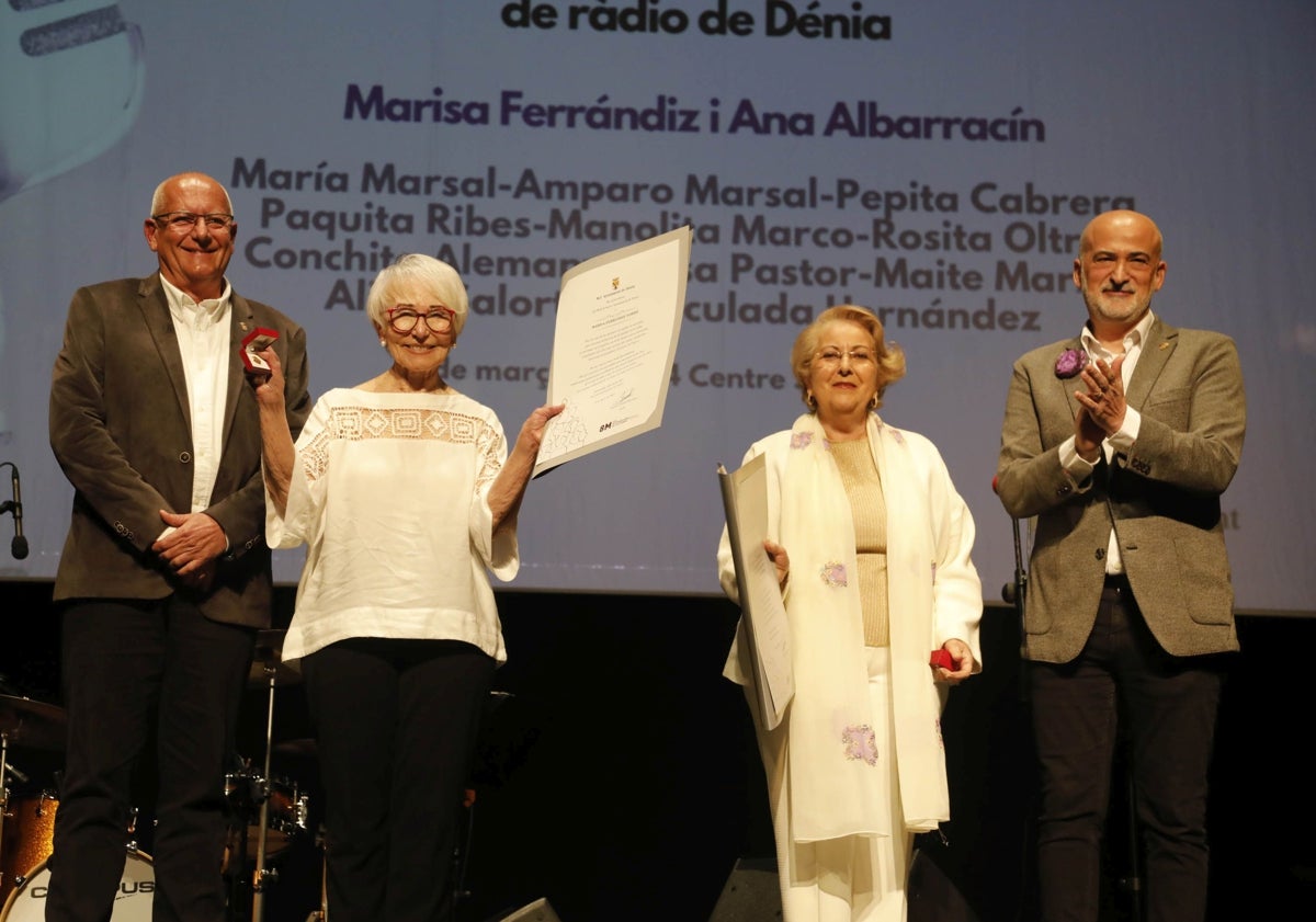 Imagen principal - El homenaje a las primeras locutoras de radio de Dénia y otras actividades reivindicativas en la capital comarcal.