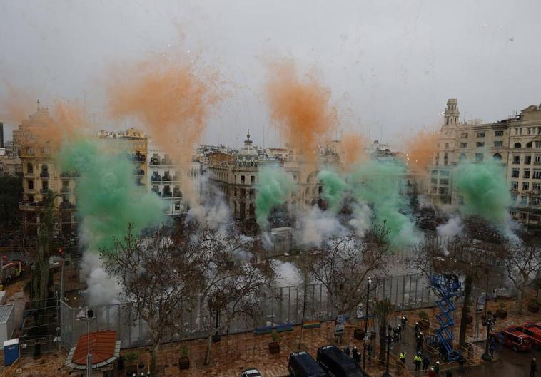 Mascletà de Tamarit este sábado en la plaza del Ayuntamiento de Valencia.