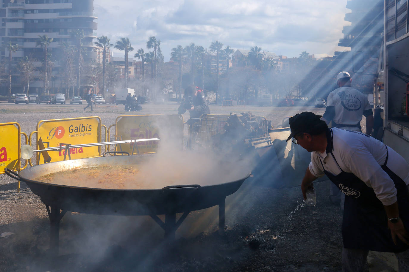 Paella solidaria a beneficio de las víctimas del incendio de Campanar