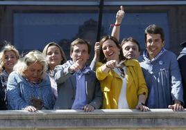 Jose Luis Martinez Almeida, Maria José Catalá y Carlos Mazón en una mascletà de las Fallas 2023.