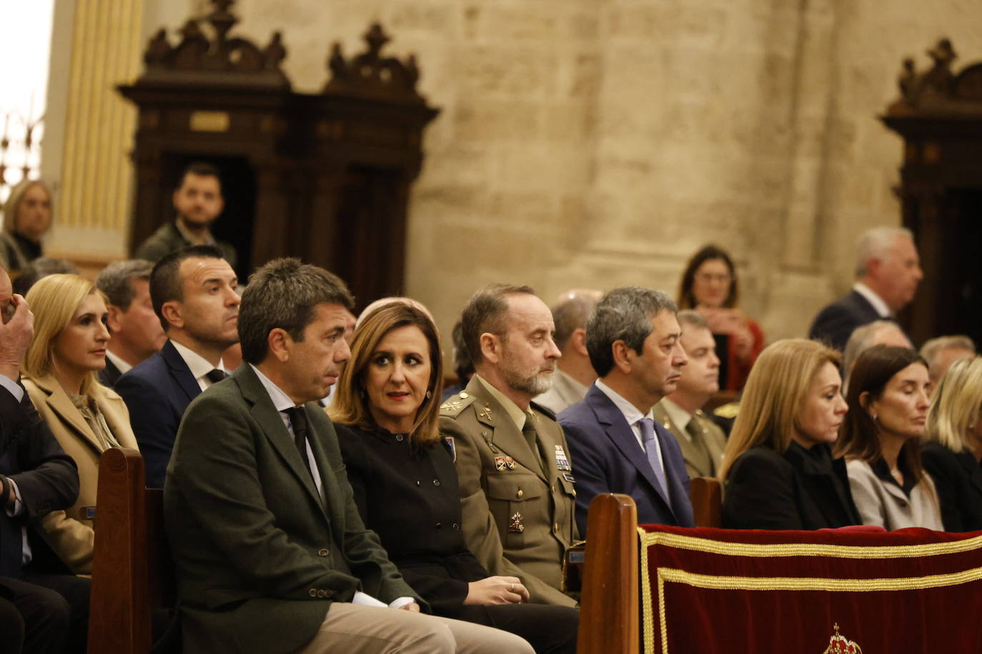 Valencia celebra una misa por las víctimas del incendio de Campanar