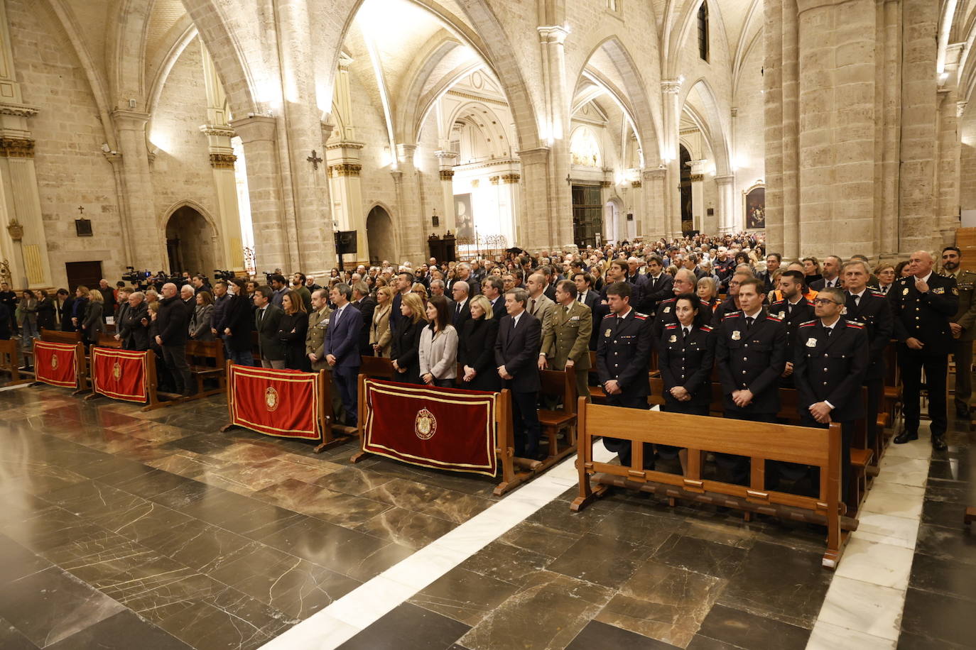 Valencia celebra una misa por las víctimas del incendio de Campanar