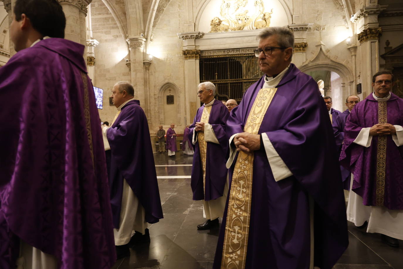 Valencia celebra una misa por las víctimas del incendio de Campanar