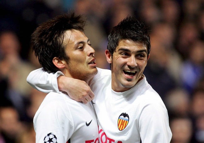 Silva y Villa celebran un gol en Champions League.