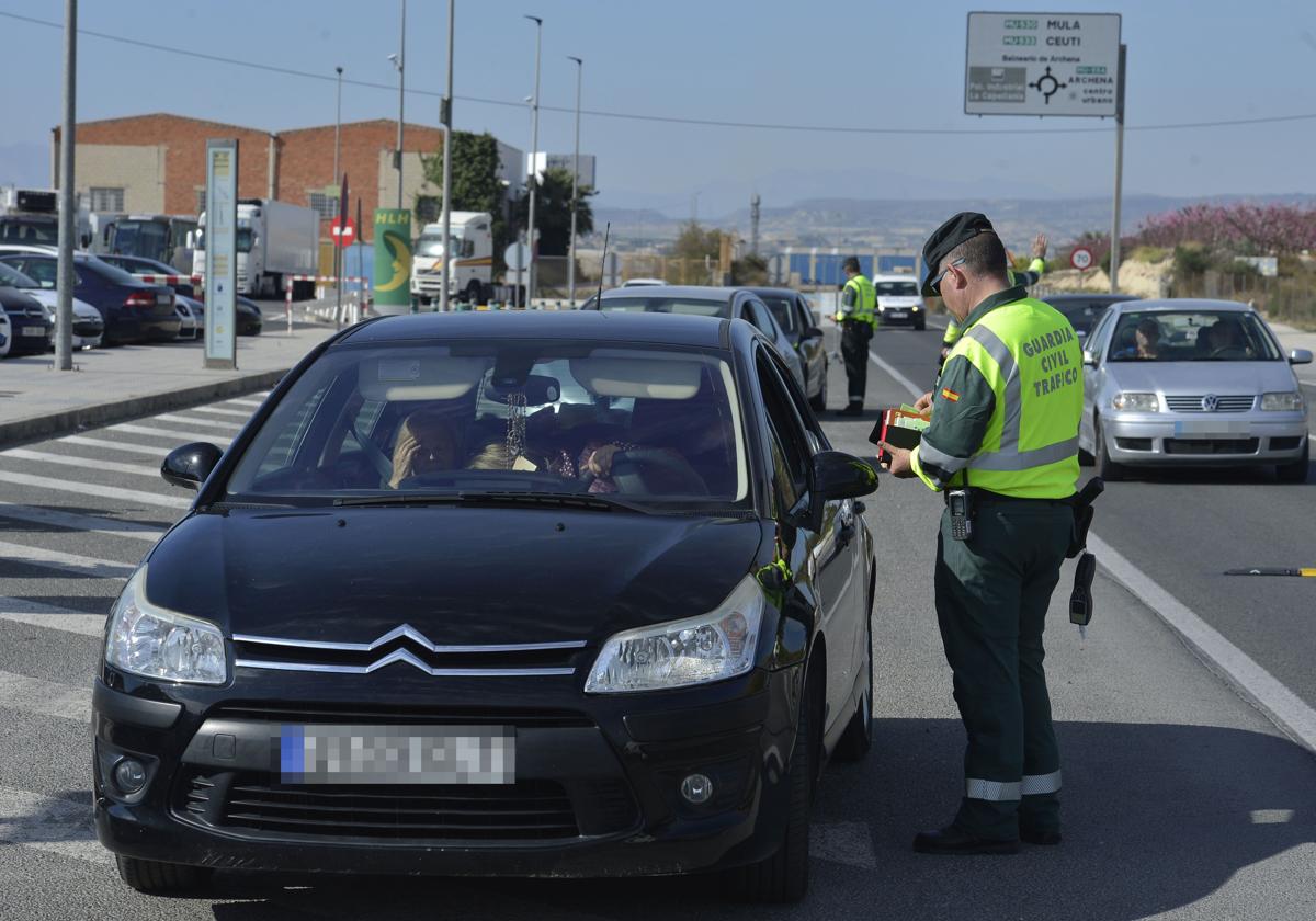 Guardia Civil en un control. Imagen de archivo.