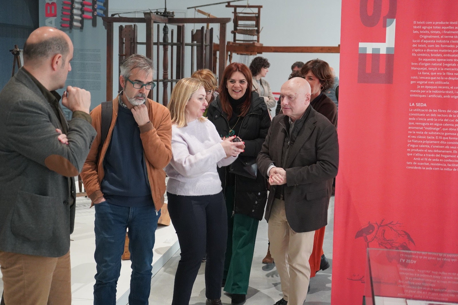 Visita del diputado de Cultura al Museo del Textil de Ontinyent.