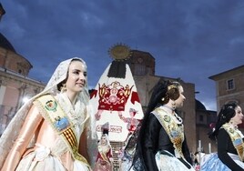 Falleras participantes en la Ofrenda de las Fallas de 2023.