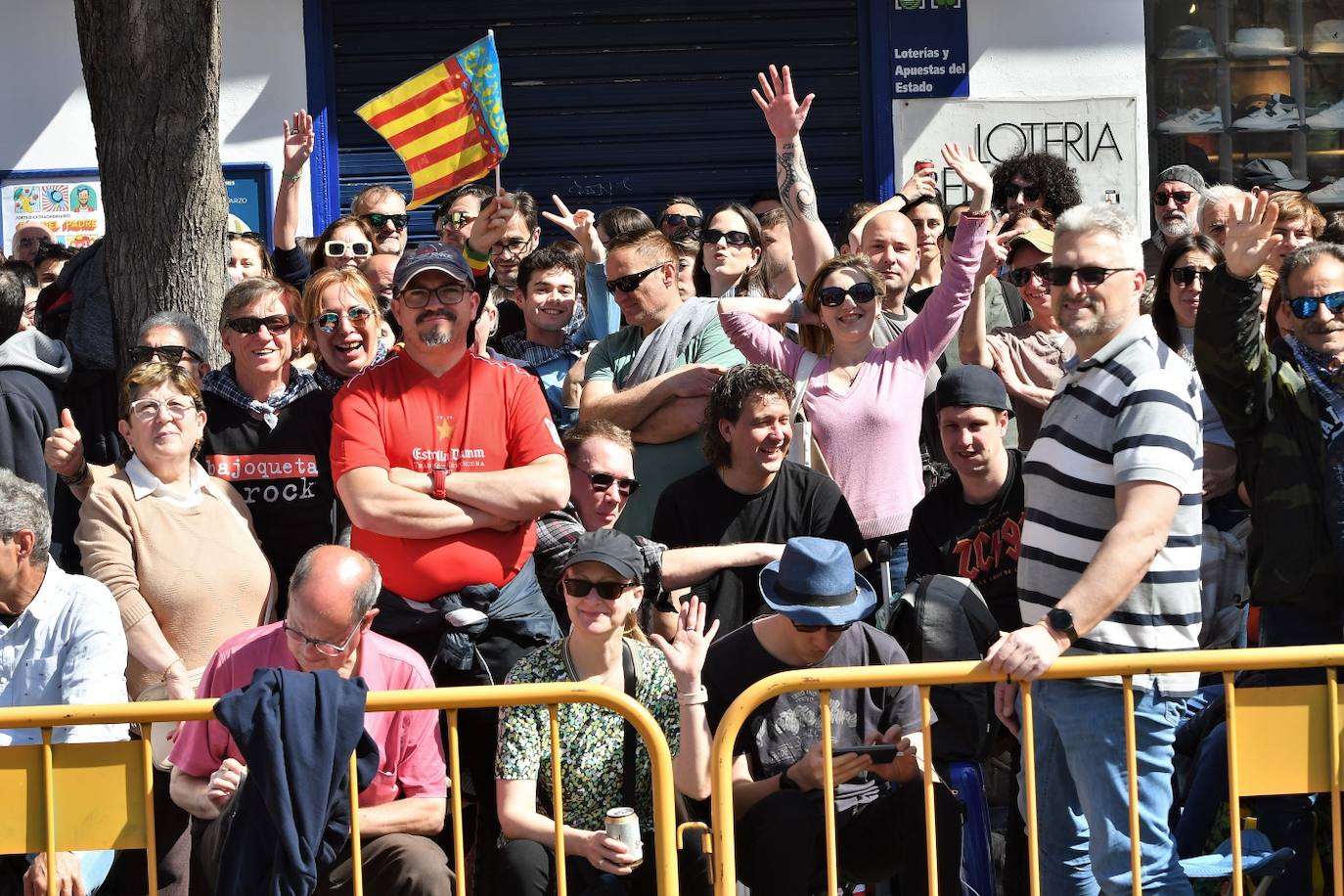 Búscate en la mascletà de hoy miércoles 13 de marzo