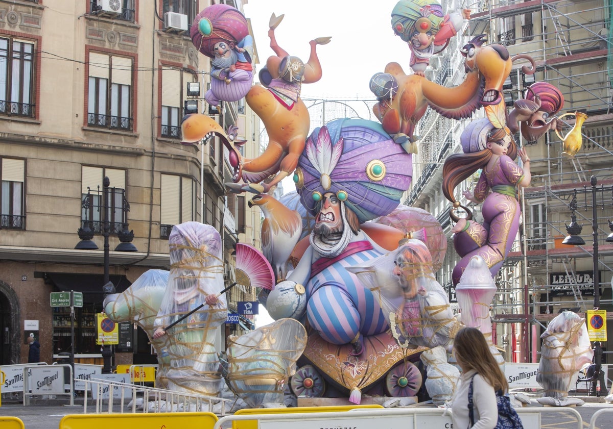 Imagen principal - Fallas de Grabador Esteve, La Merced y San Marcelino.