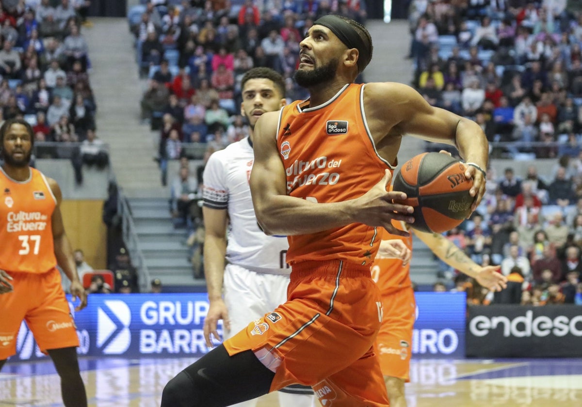 Davies, en el partido que enfrentó al Valencia Basket contra el Obradoiro.