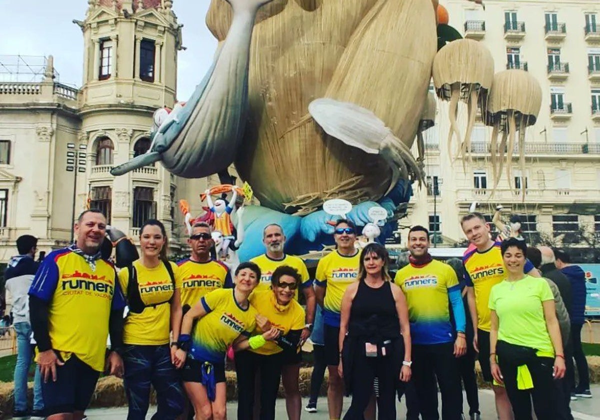 Participantes en el entrenamiento fallero de 2023 de Runners Ciutat de València.