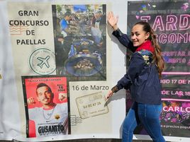 La fallera mayor de Nou Campanar, Mar Montáñez, presenta el concurso de paellas.