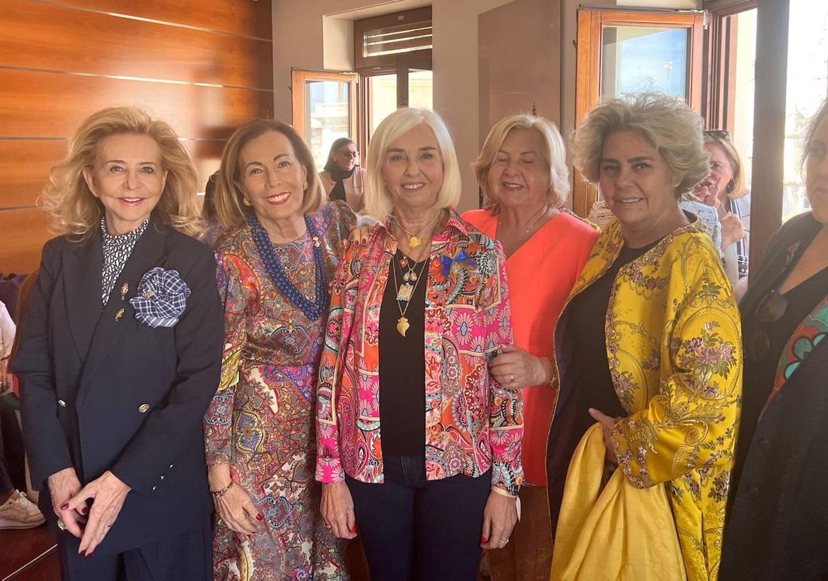 Mayrén Beneyto, Matilde Conesa, Hortensia Herrero, Emilia Segura y Marta de Diego.