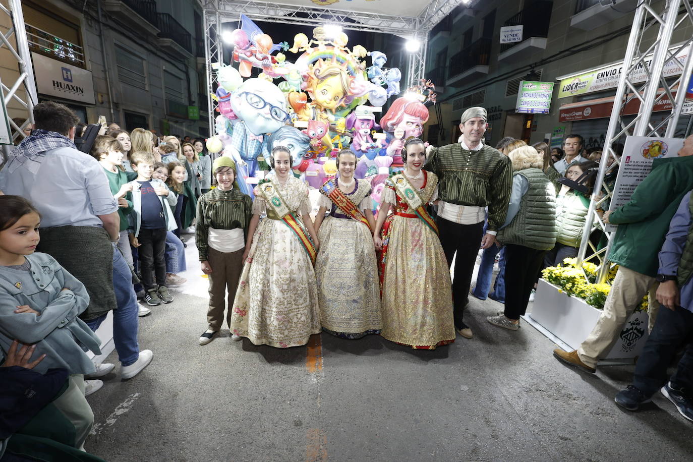 Los falleros de Convento Jerusalén celebran el primer premio de su falla infantil en Especial