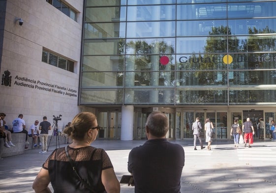 Entrada a la Ciudad de la Justicia en Valencia.