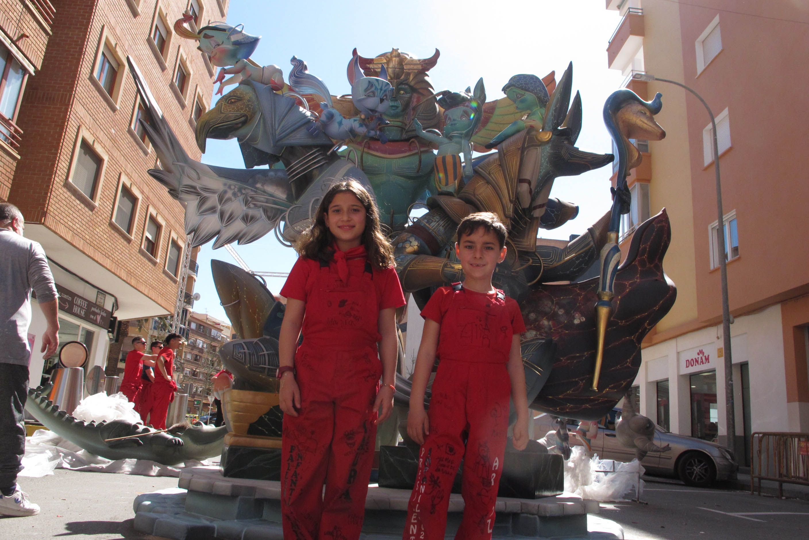 Imagen secundaria 2 - Monumentos de las fallas Oeste, Paris Pedrea y Baix la Mar de Dénia.