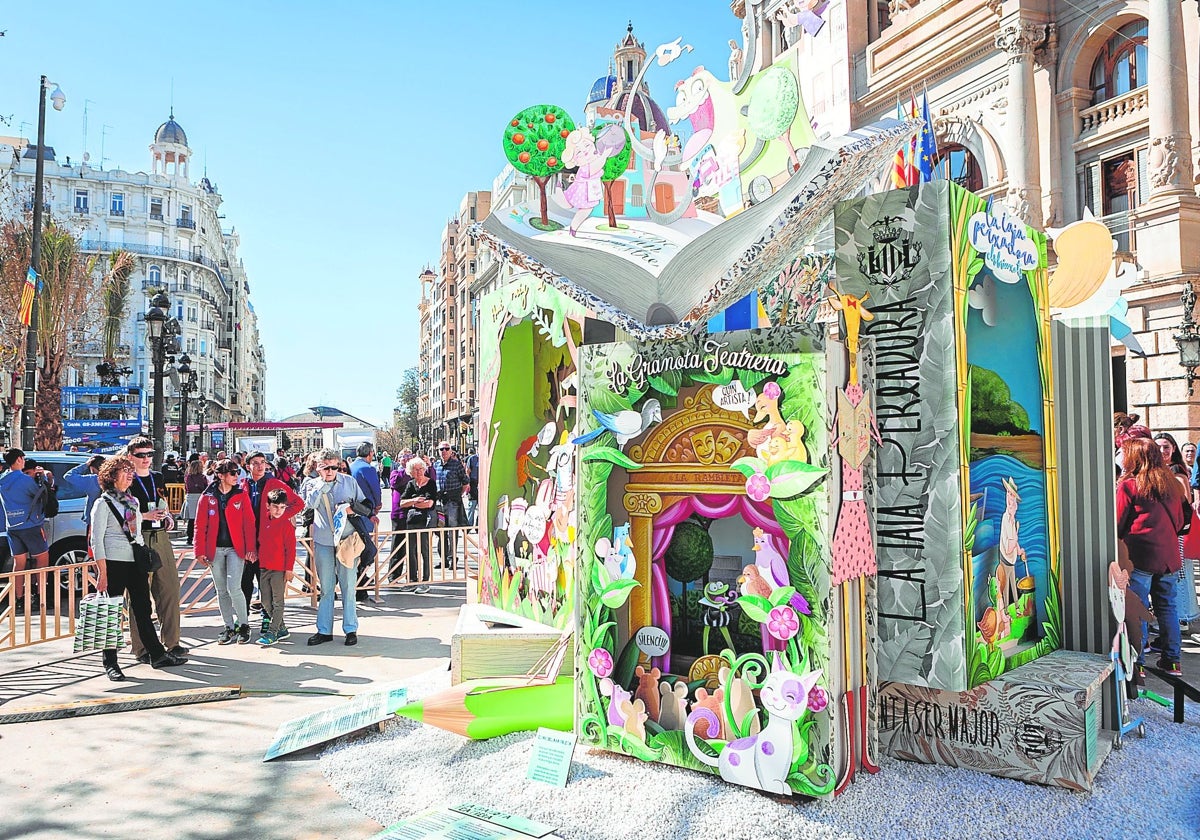 La falla infantil del Ayuntamiento de Valencia.