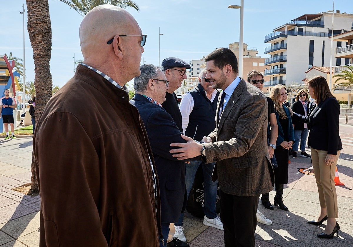 El alcalde José Manuel Prieto y la secretaria autonómica de Turismo, Cristina Moreno.