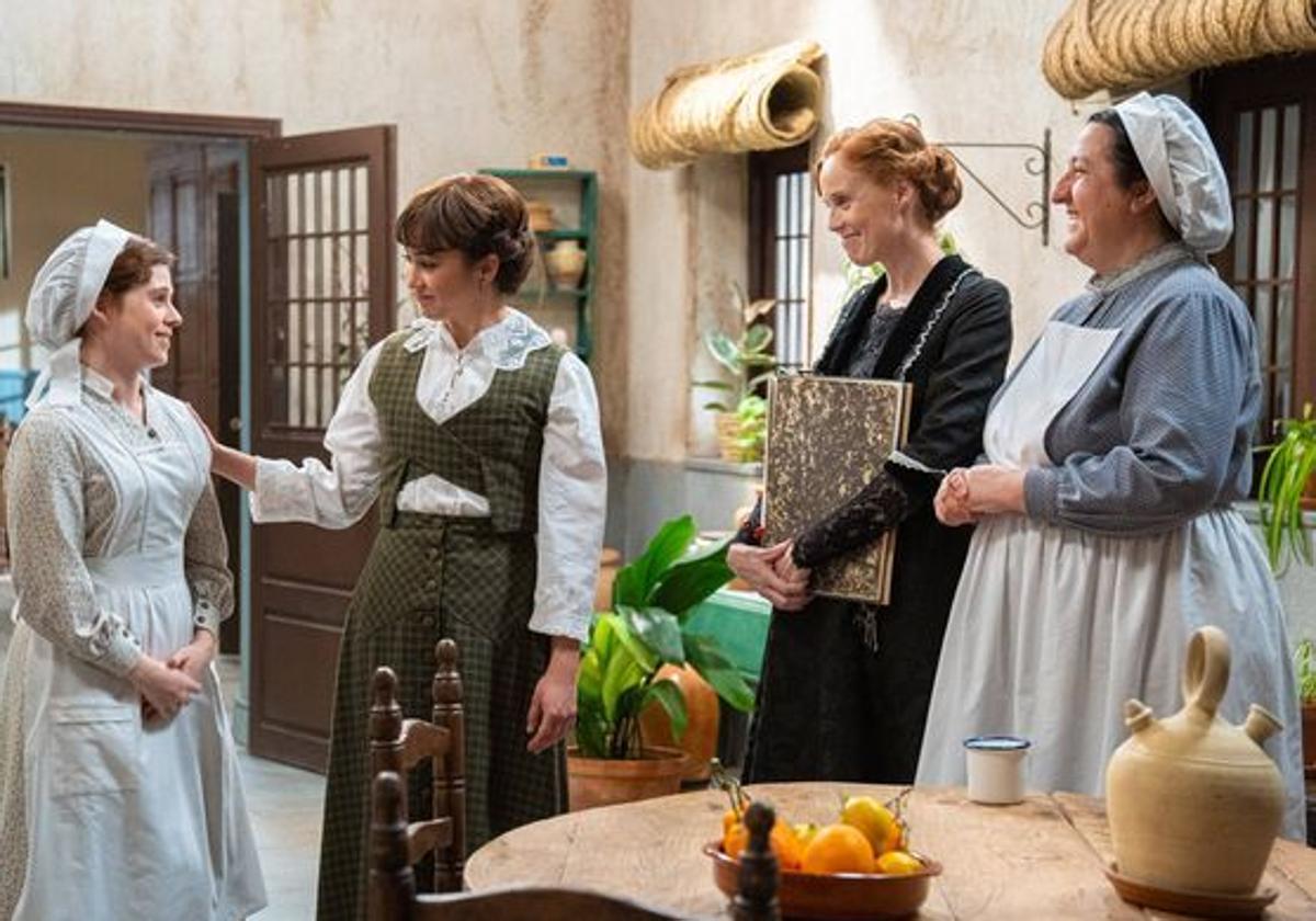 Actrices de la serie durante un capítulo.