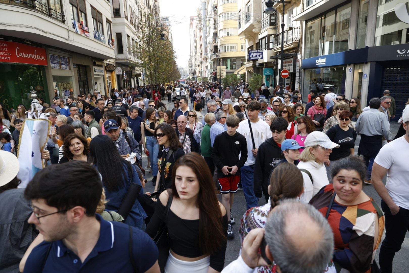 Llenazo en Valencia el primer día grande de Fallas