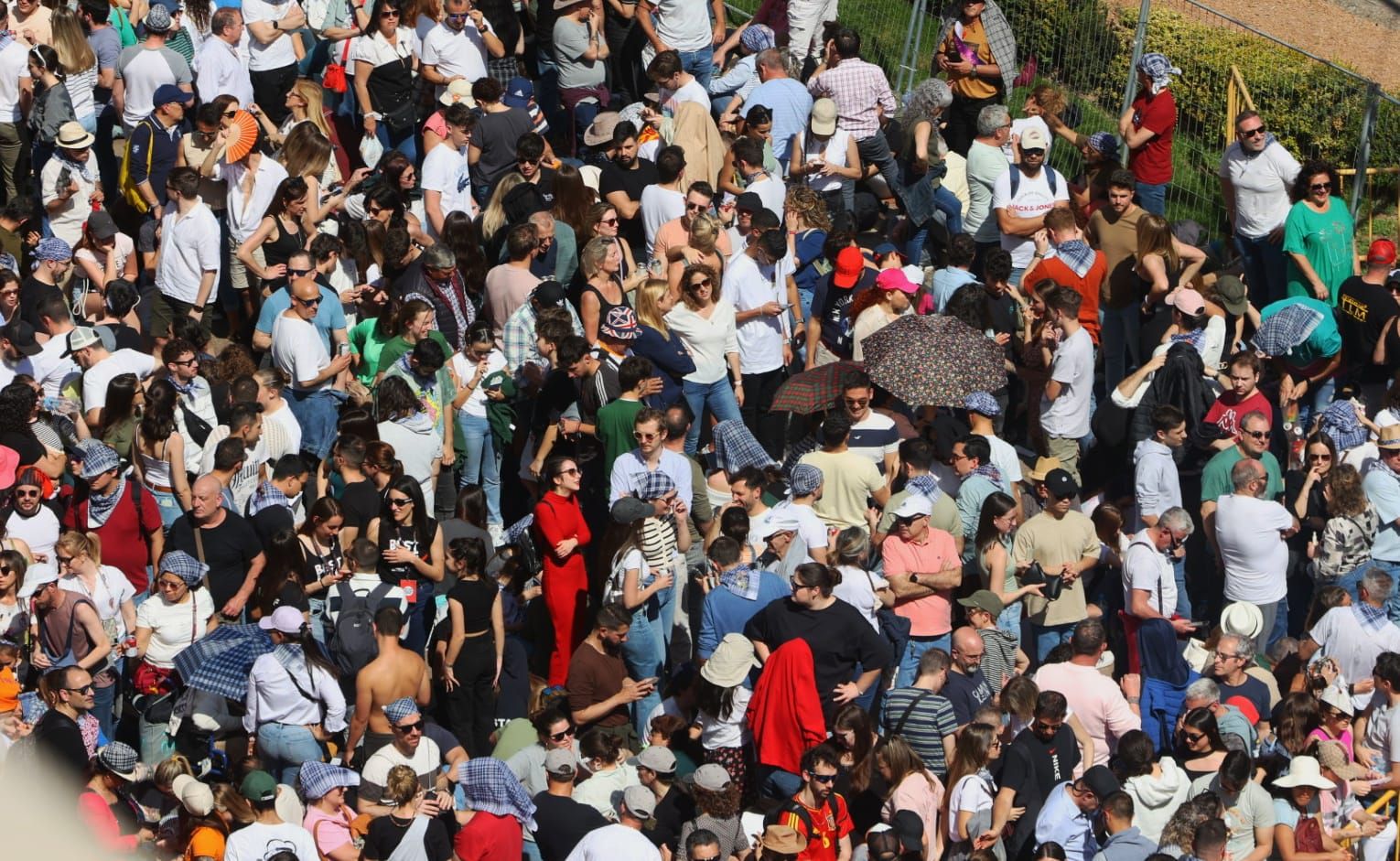 Llenazo en Valencia el primer día grande de Fallas