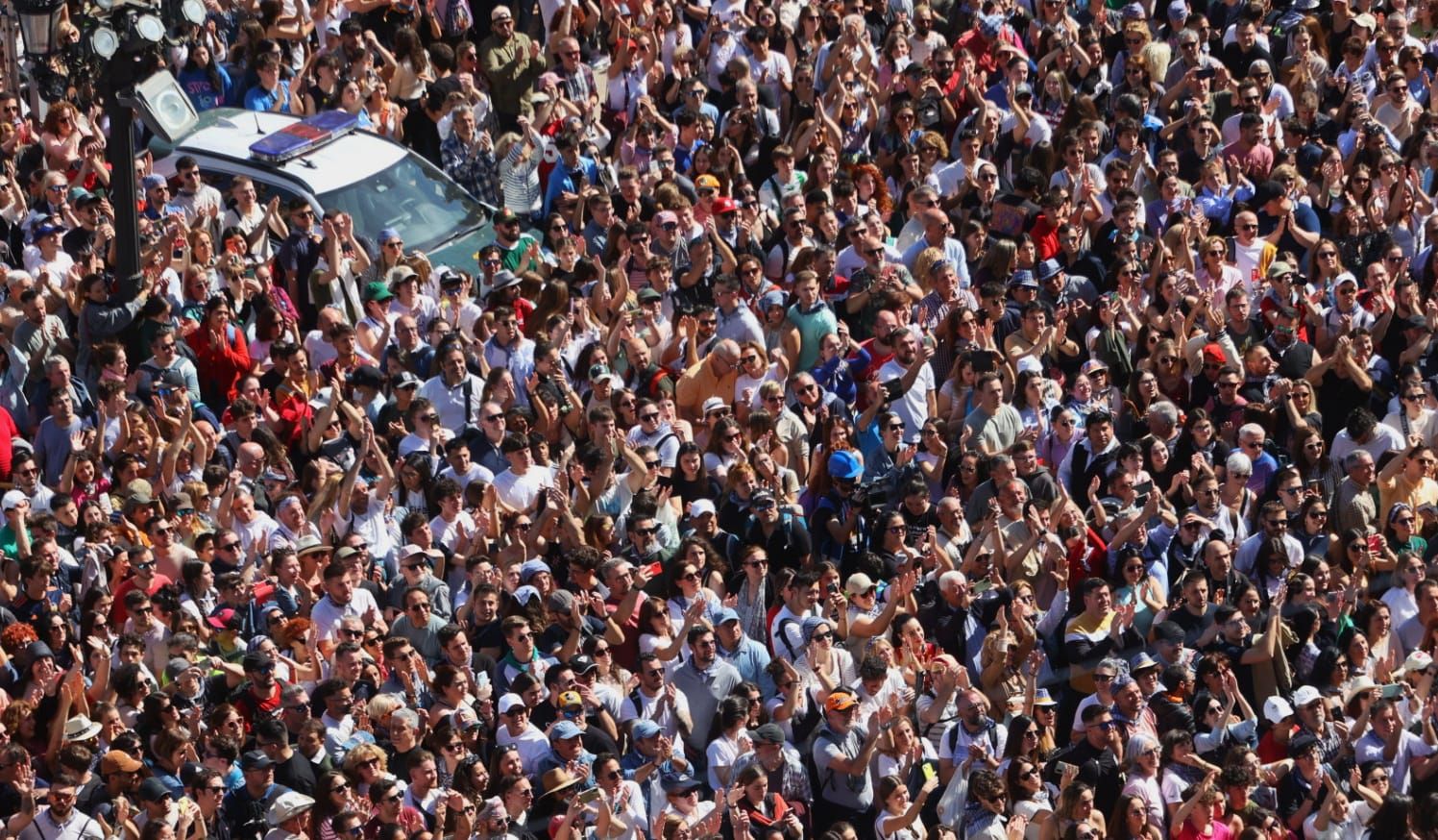 Llenazo en Valencia el primer día grande de Fallas